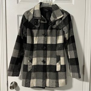 A. Byer White, Black & Gray Buffalo Plaid Coat, Size small